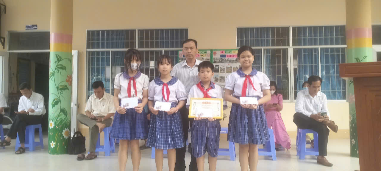 Phát trao giải ba NHSM